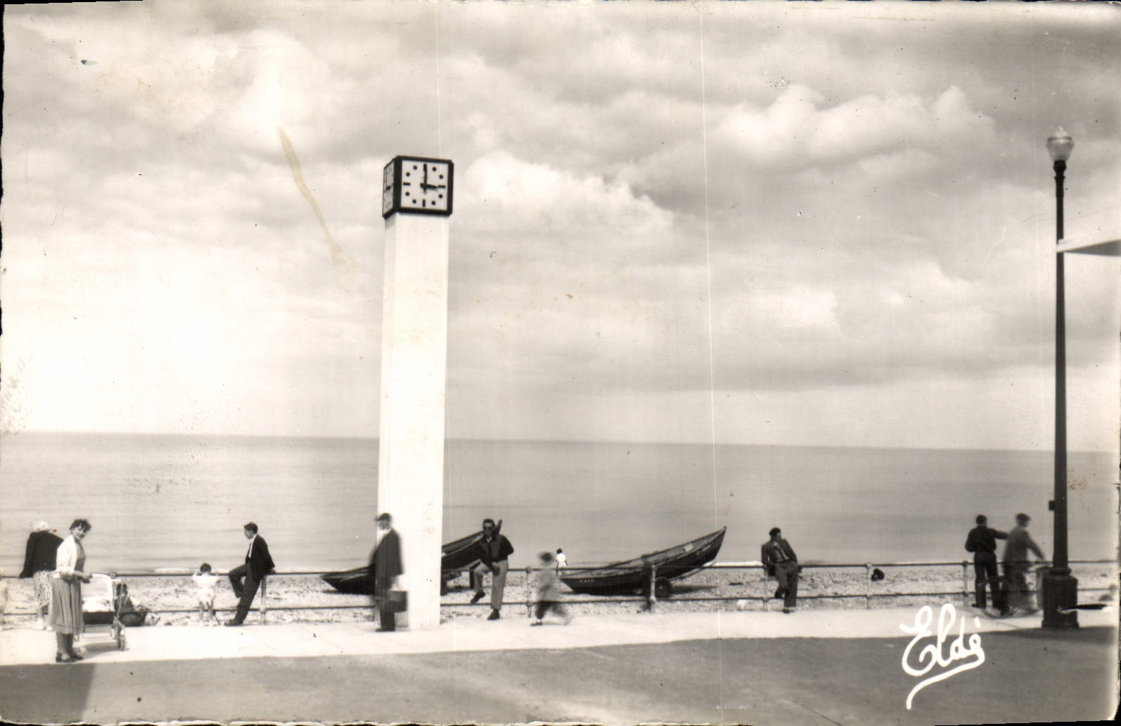 MODERN CARD Luc on Sea Pedule on the Dam
