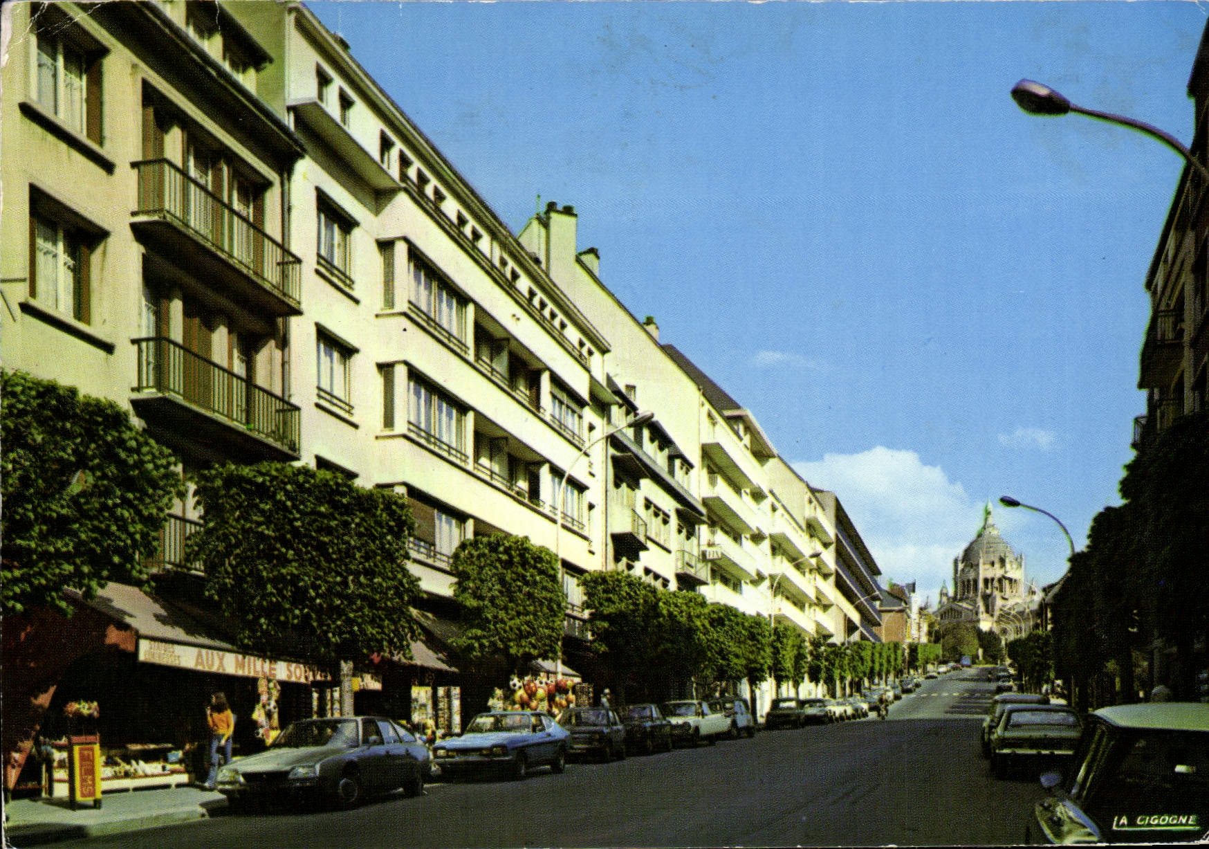POSTAL MODERNA Normandía Lisieux Francia la avenida santa Teresa