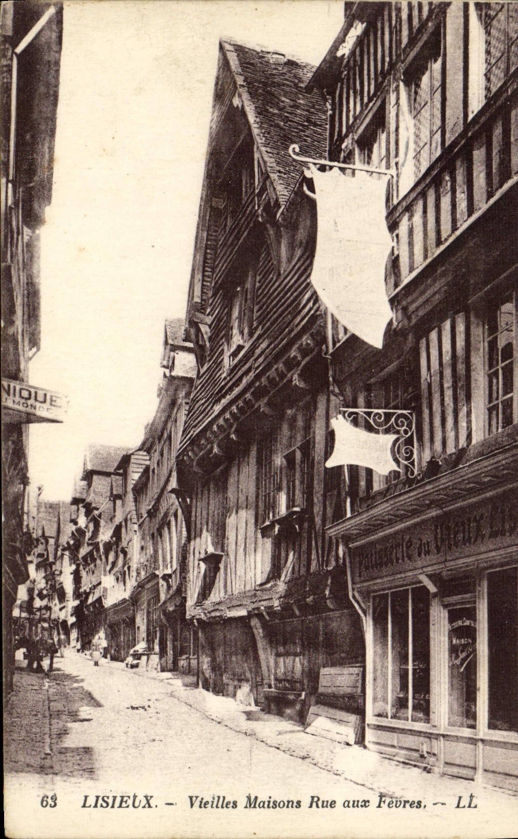 CPA Lisieux vieilles maisons de la rue aux Fevres