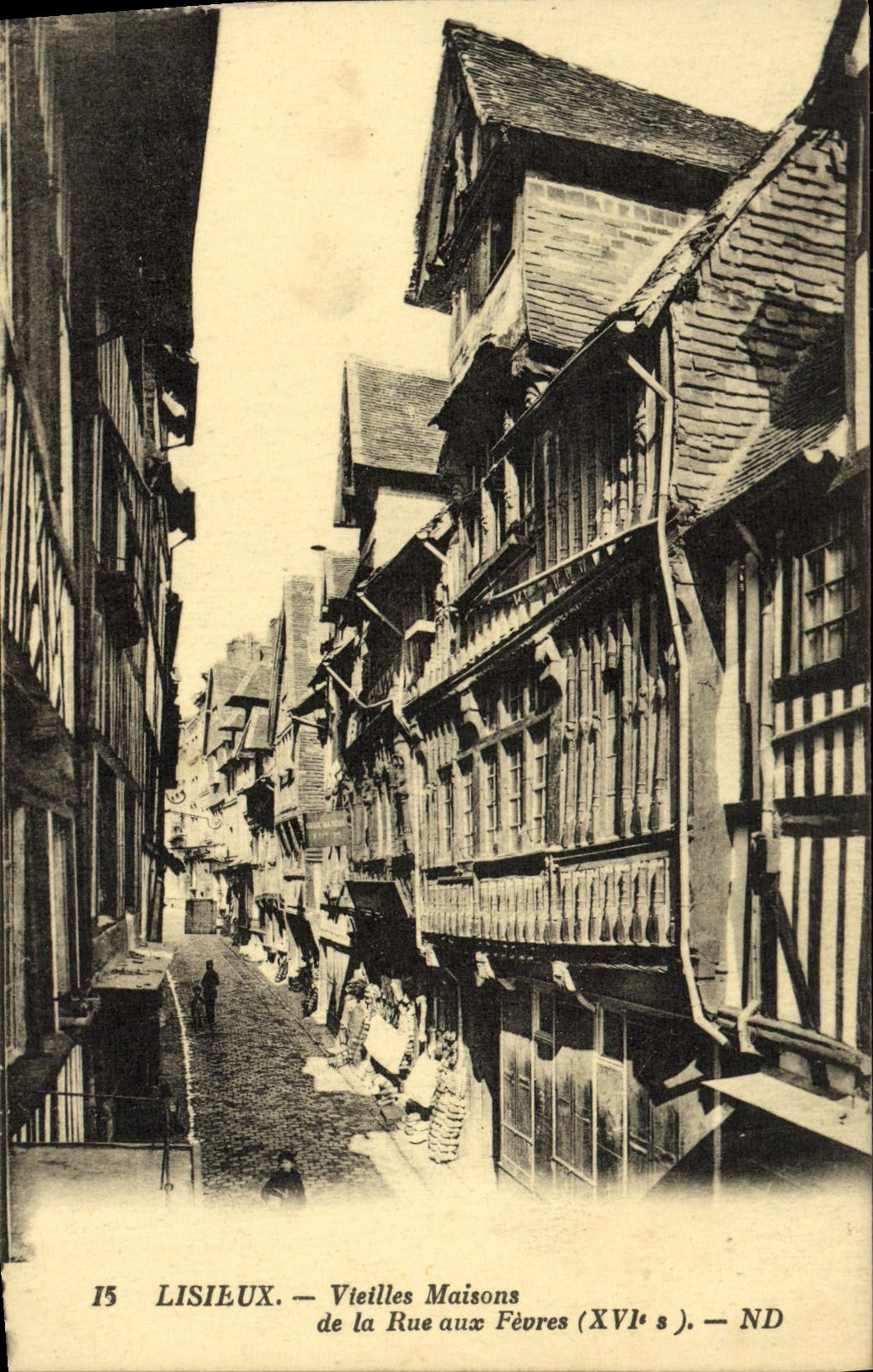 CPA Lisieux vieilles maisons de la rue aux Fevres