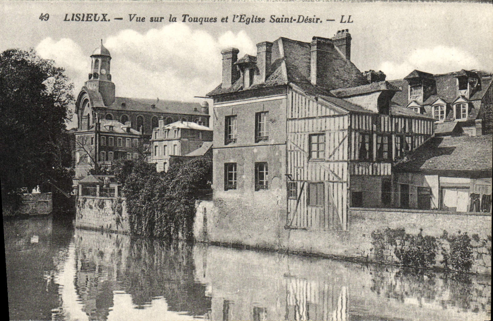 CPA Lisieux Vue sur de la touques et l'eglise saint desir