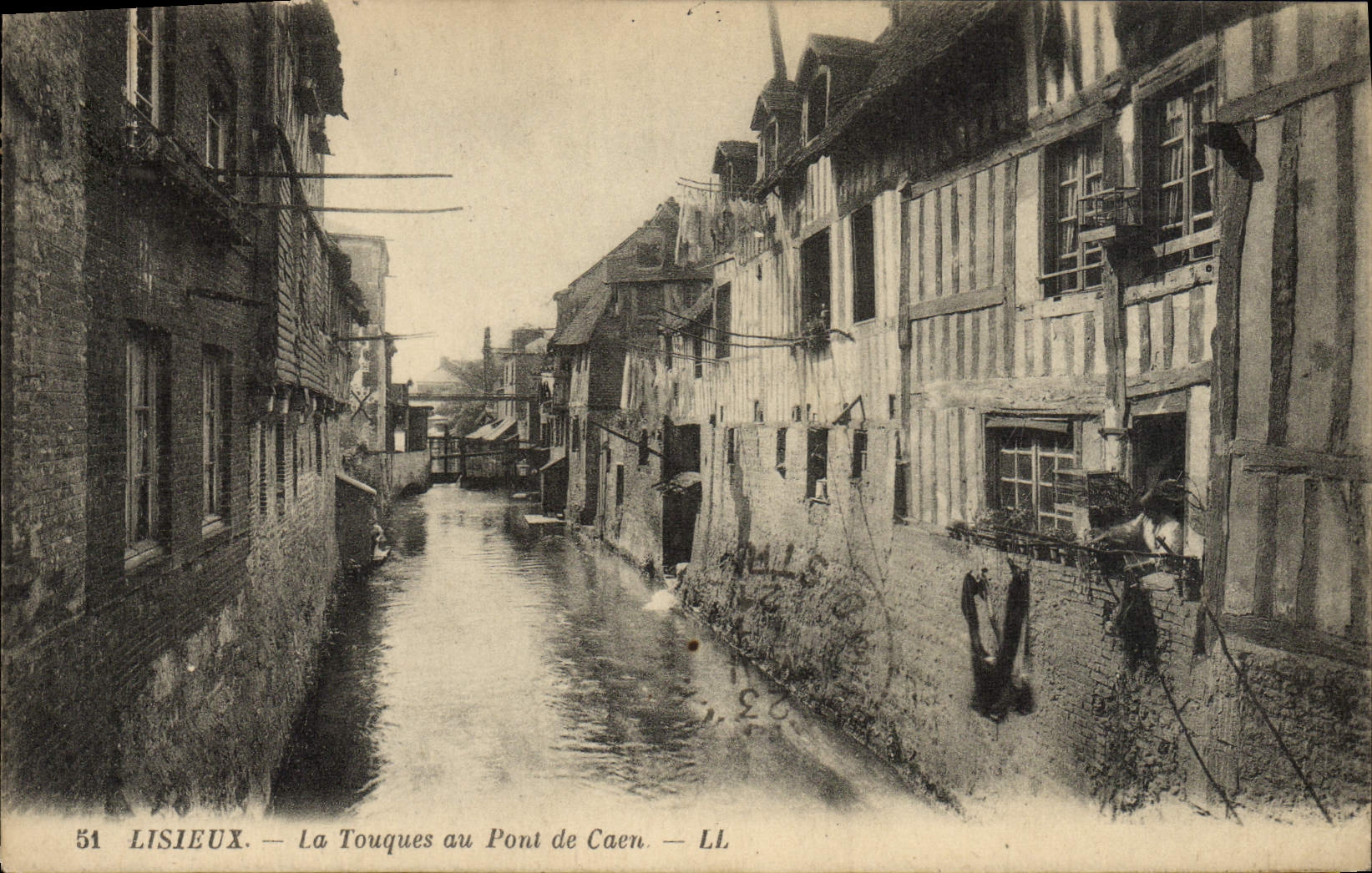 CPA Lisieux La touques au pont de caen