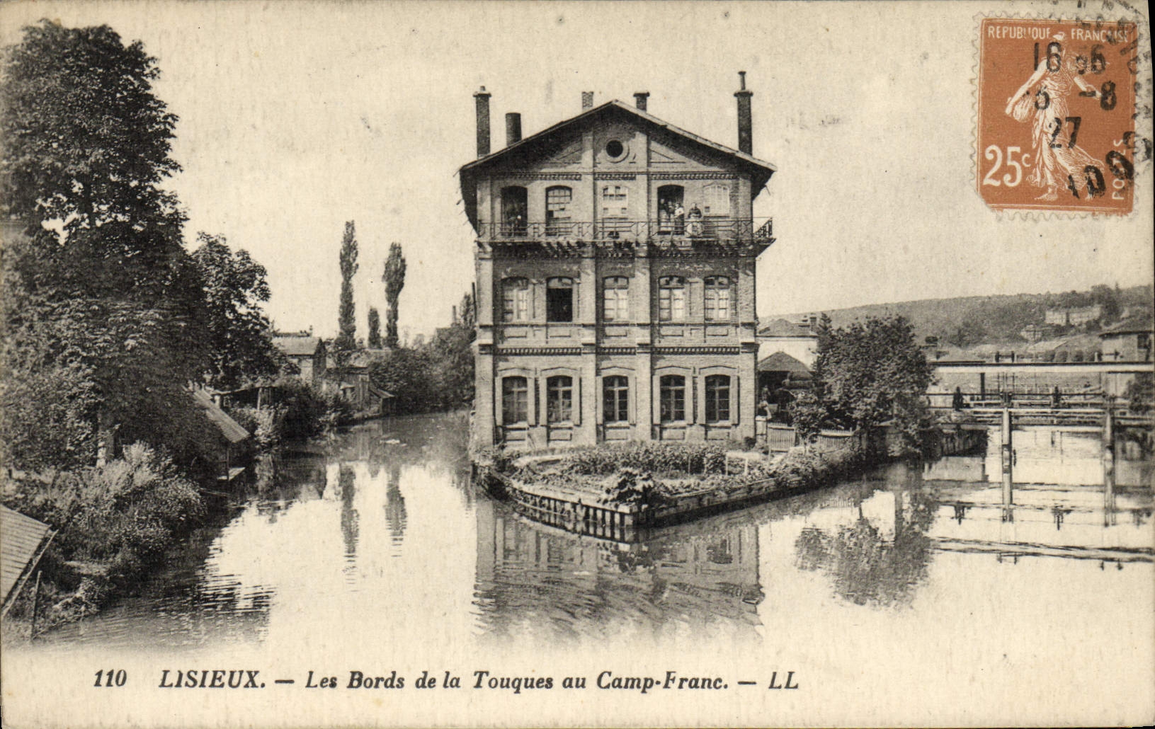 CPA Lisieux Les bords de la touques au camp Franc