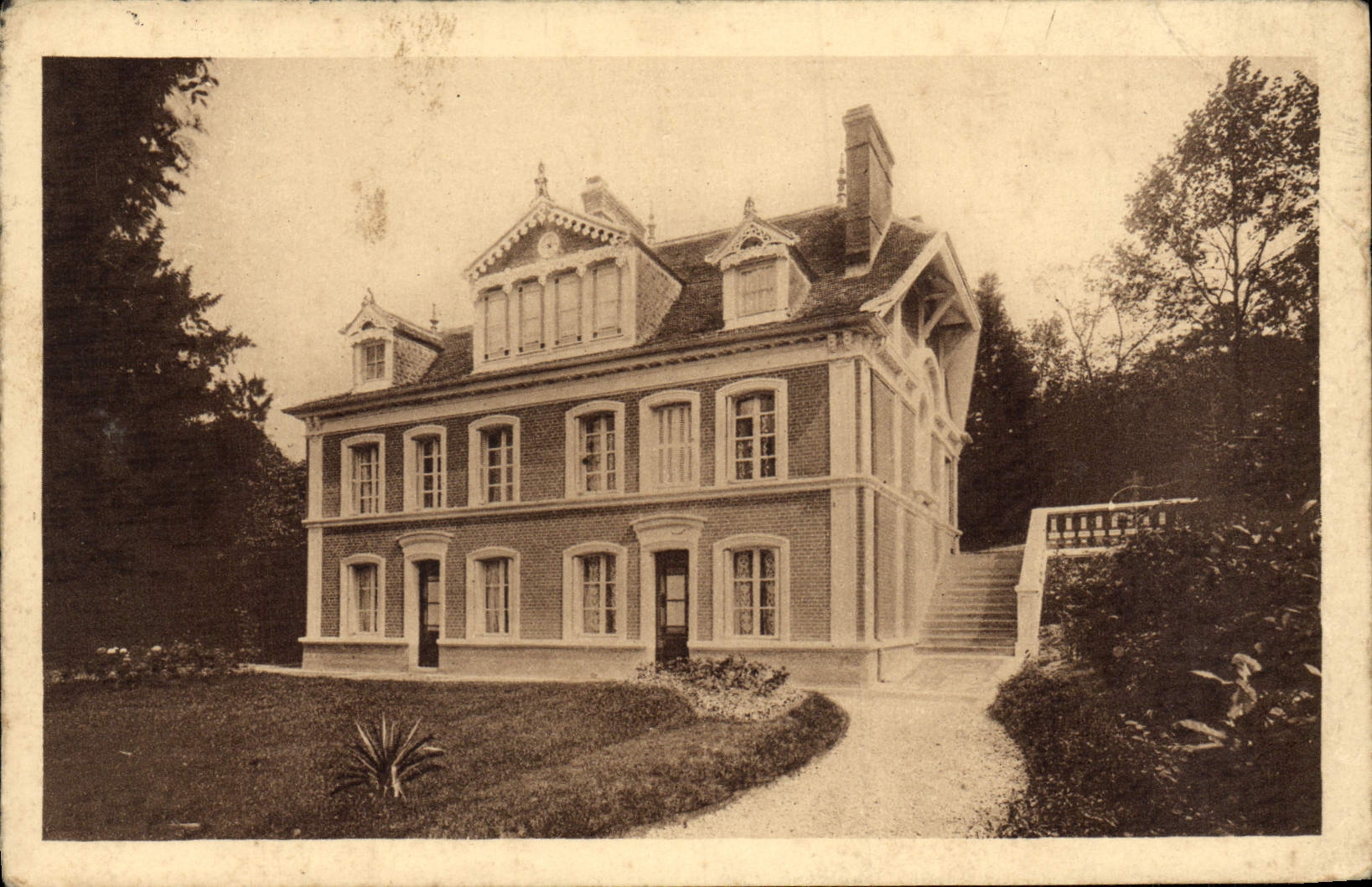 CPA Les Buissonnets Facade et terrasse 