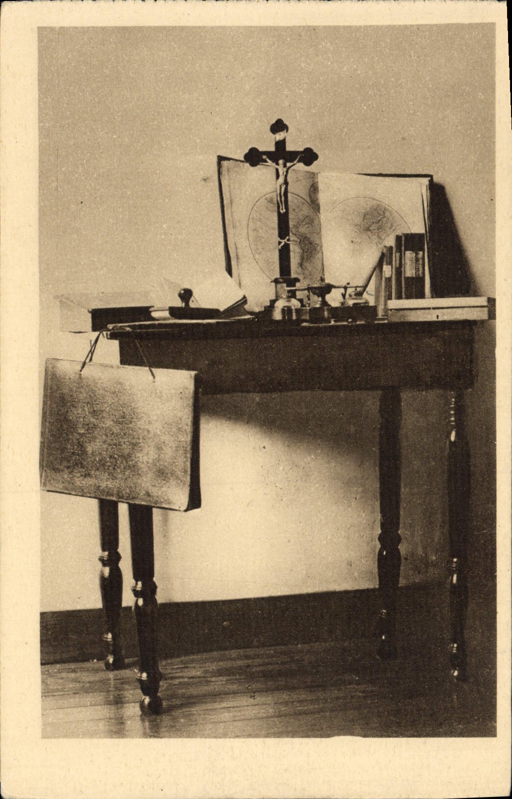 POSTAL de la VENDIMIA la tabla de trabajo de Lisieux feliz Buissonnets