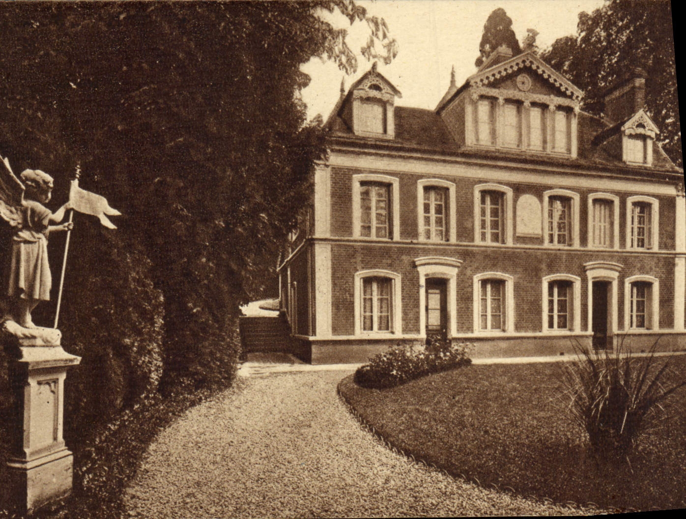 CPA Lisieux facade d'entree Buissonnets