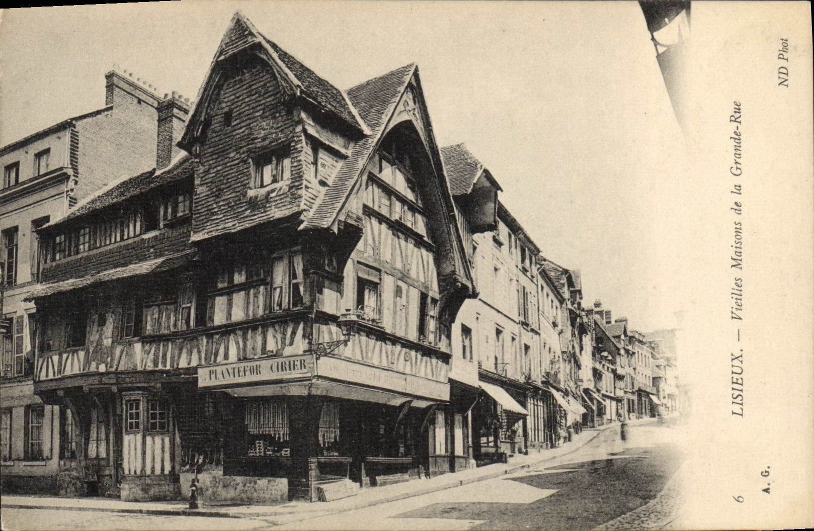 CPA Lisieux Vieilles maisons de la grande rue