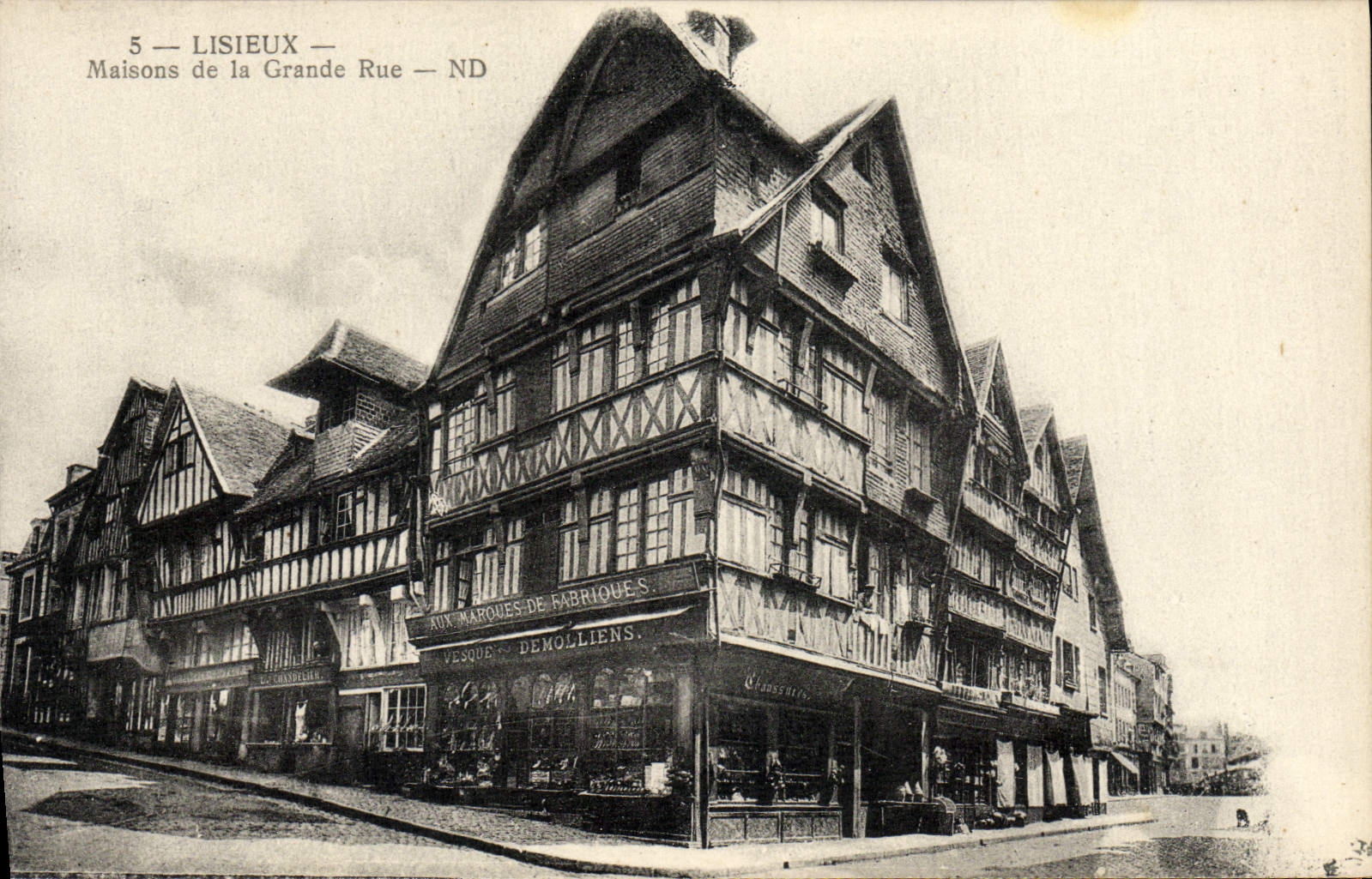 CPA Lisieux Maisons de la grande rue Vesque Demollens