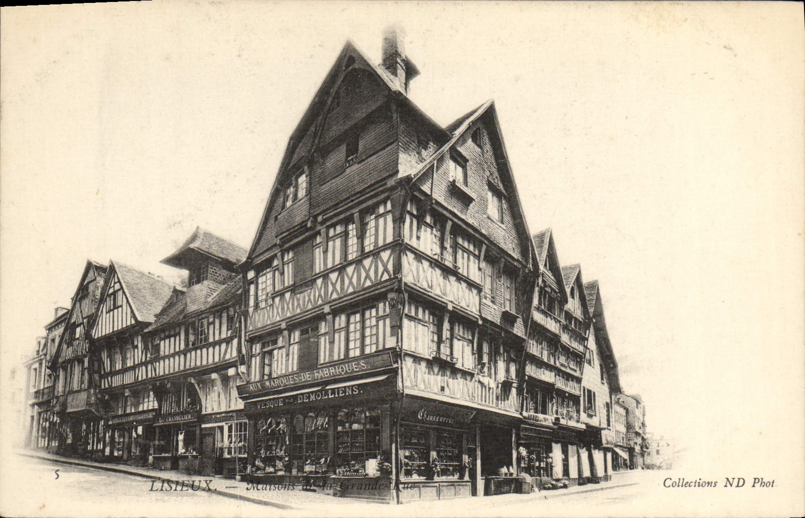 CPA Lisieux Maisons de la grande rue Vesque Demollens