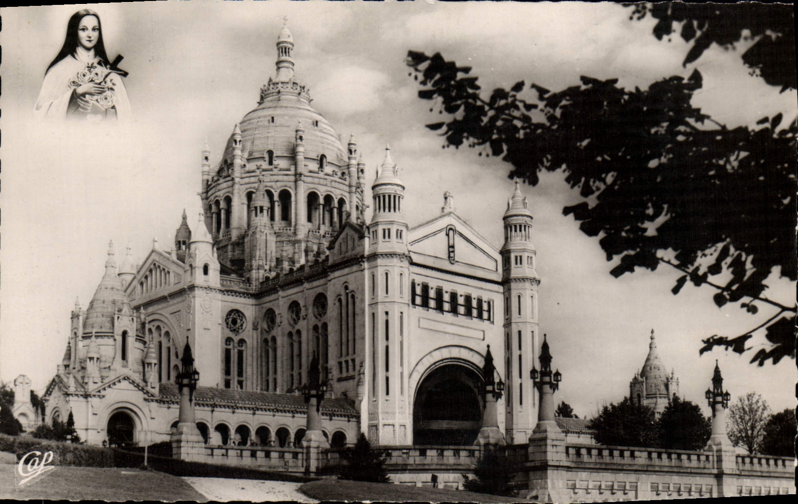 CPM Lisieux Vue vers la basilique