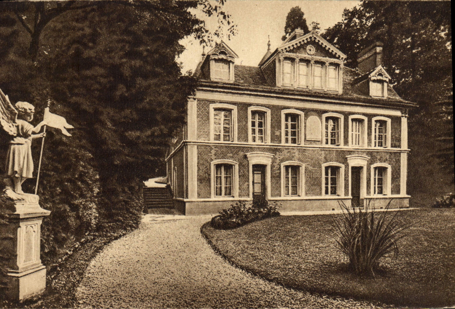 CPA Lisieux Les Buissonnets