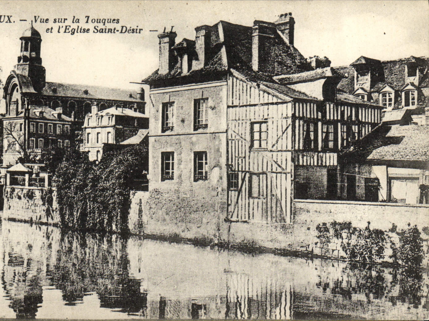 CPA Lisieux Vue sur la touques et l'eglise saint desir