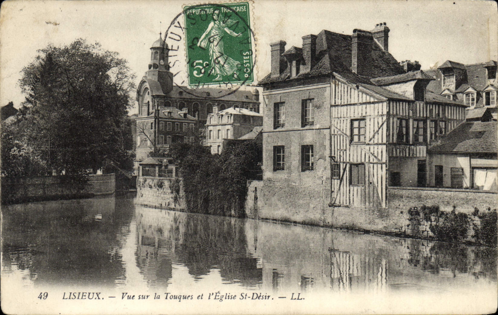 CPA Lisieux Vue sur la touques et l'eglise st desir