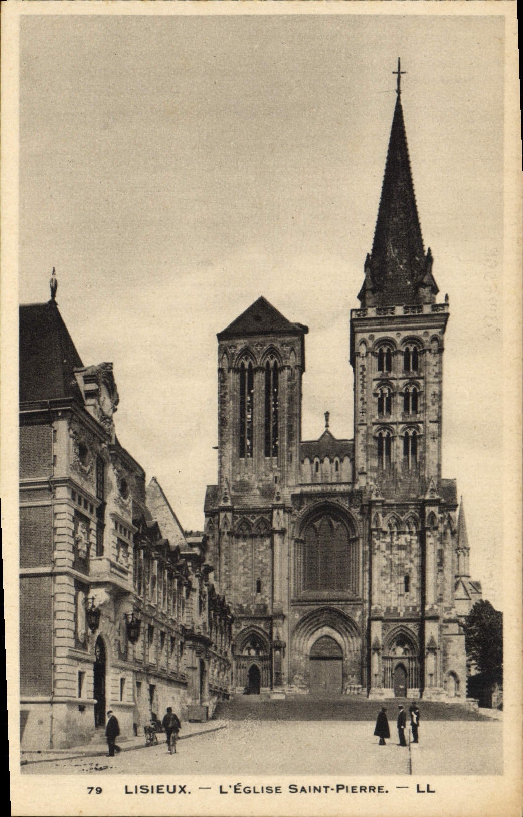 CPA Lisieux l'eglise saint pierre