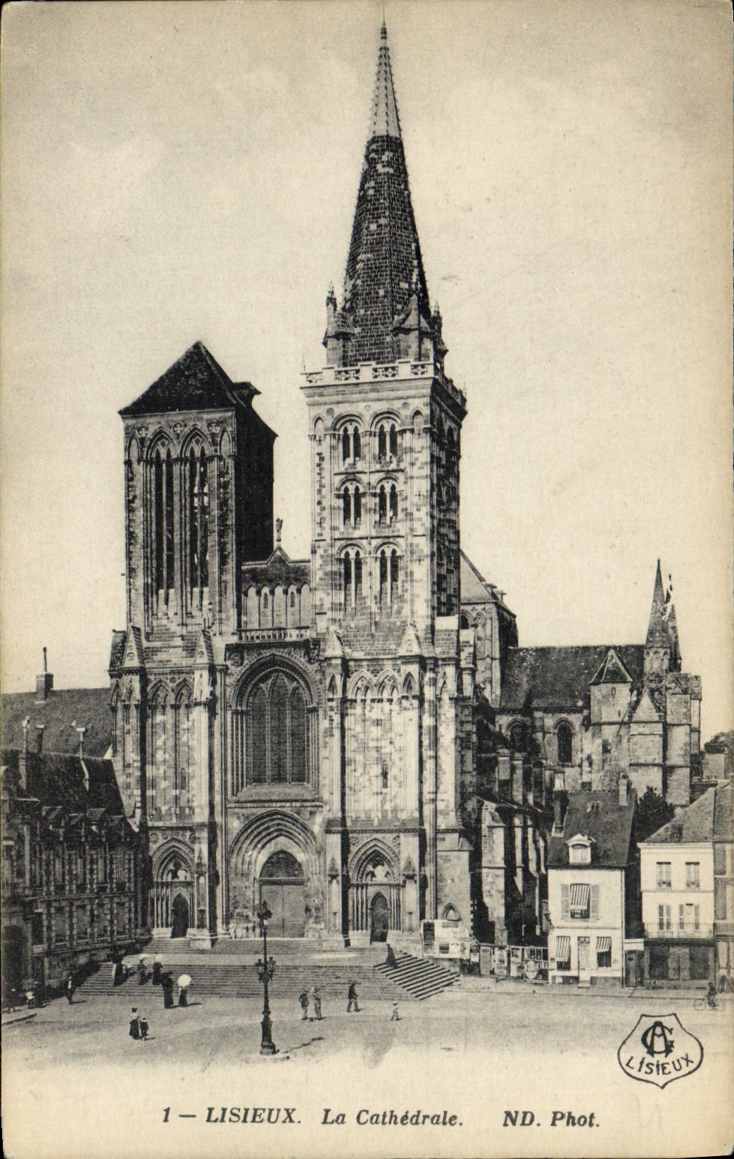 POSTAL Lisieux de la VENDIMIA la catedral