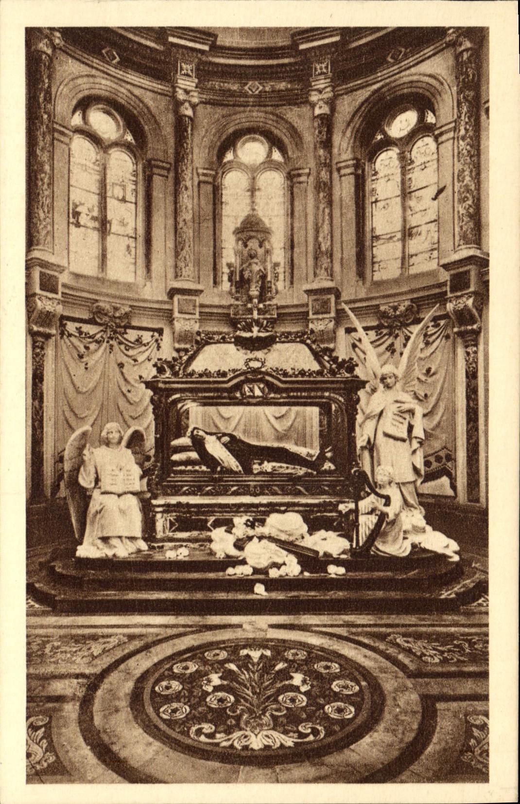 CPA Chapelle et chasse de sainte therese de l'enfant Jesus Lisieux