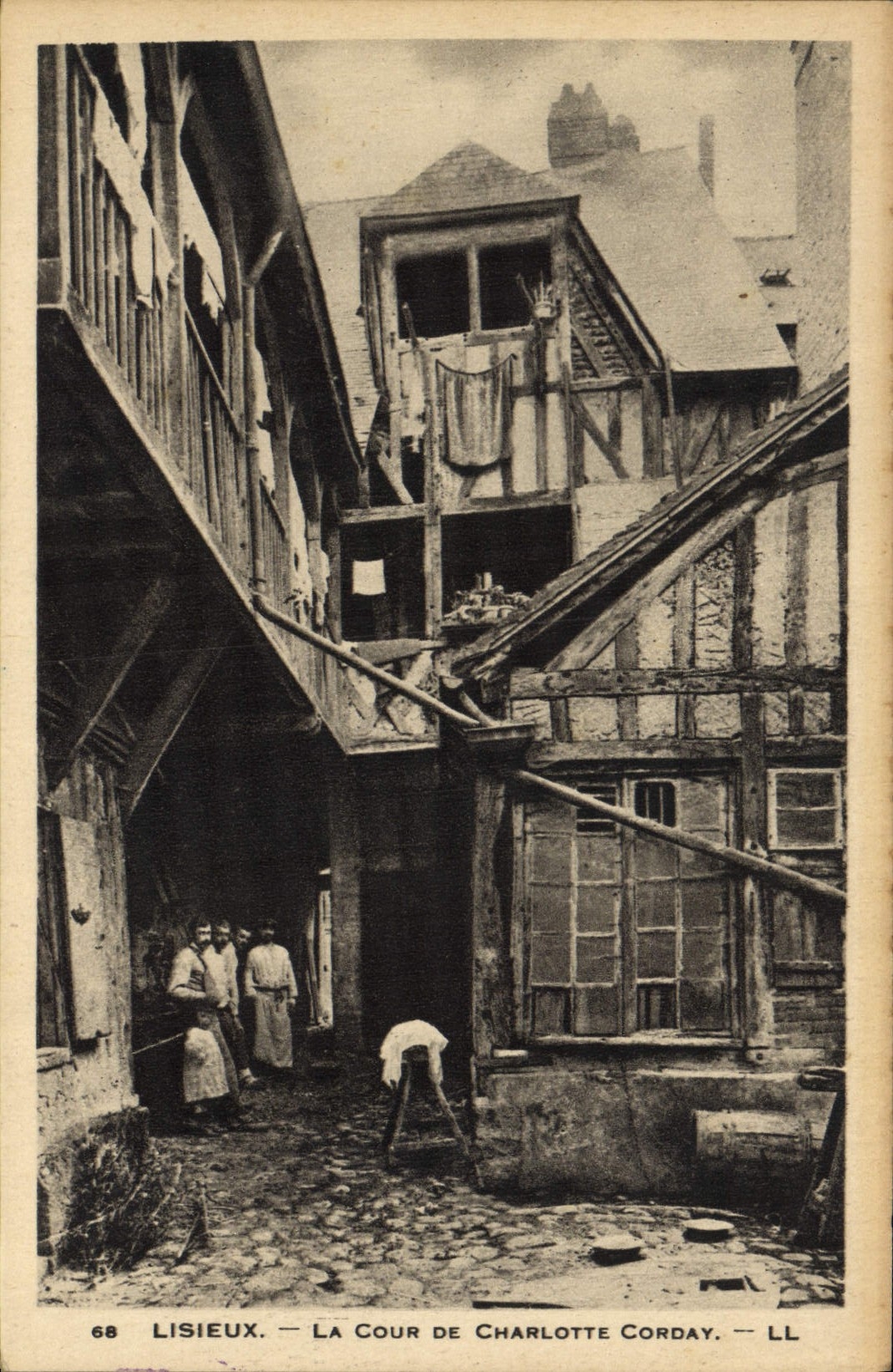 CPA Lisieux la cour de charlotte corday