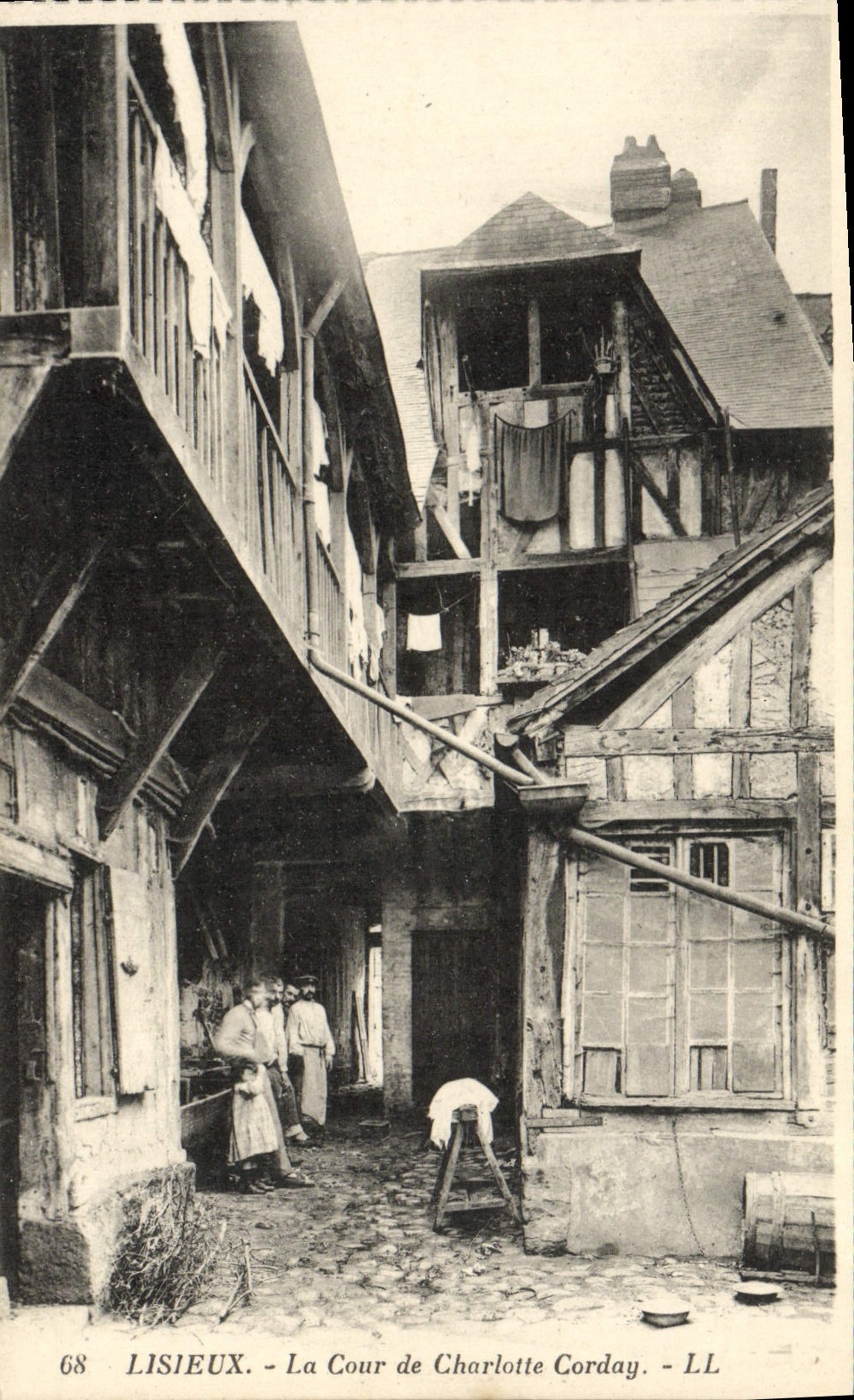 CPA Lisieux la cour de charlotte corday