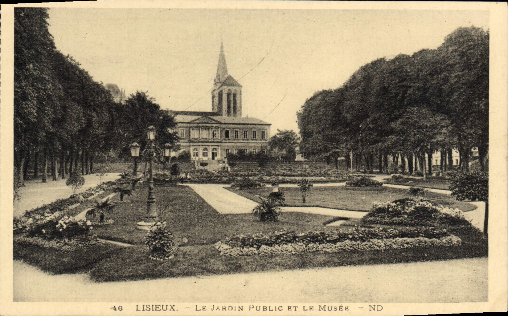 CPA Lisieux Le jardin public et le musee
