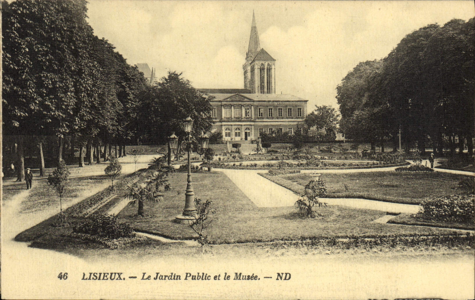 CPA Lisieux Le jardin public et le musee