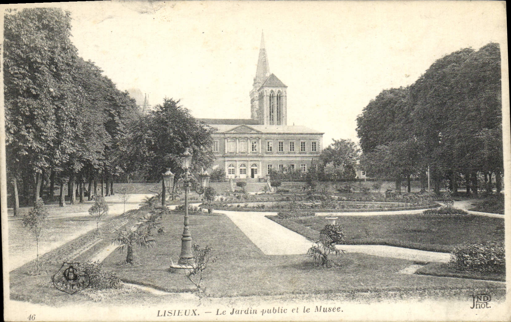 CPA Lisieux Le jardin public et le musee
