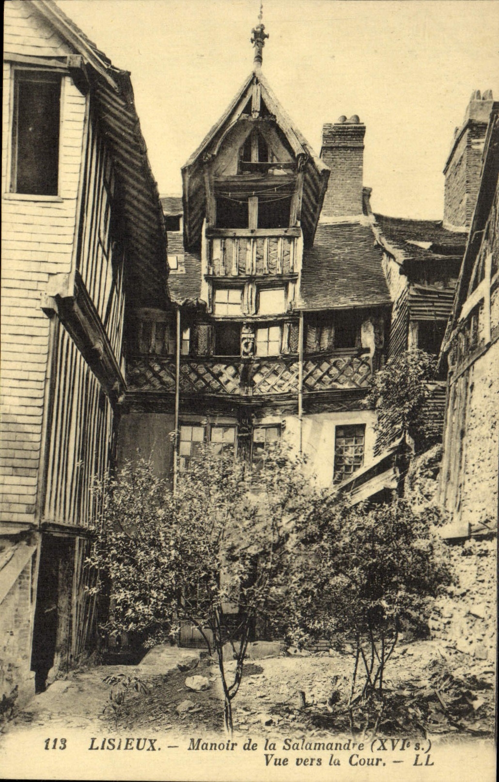 Señorío de Lisieux de la POSTAL de la VENDIMIA del salamander visto hacia la corte