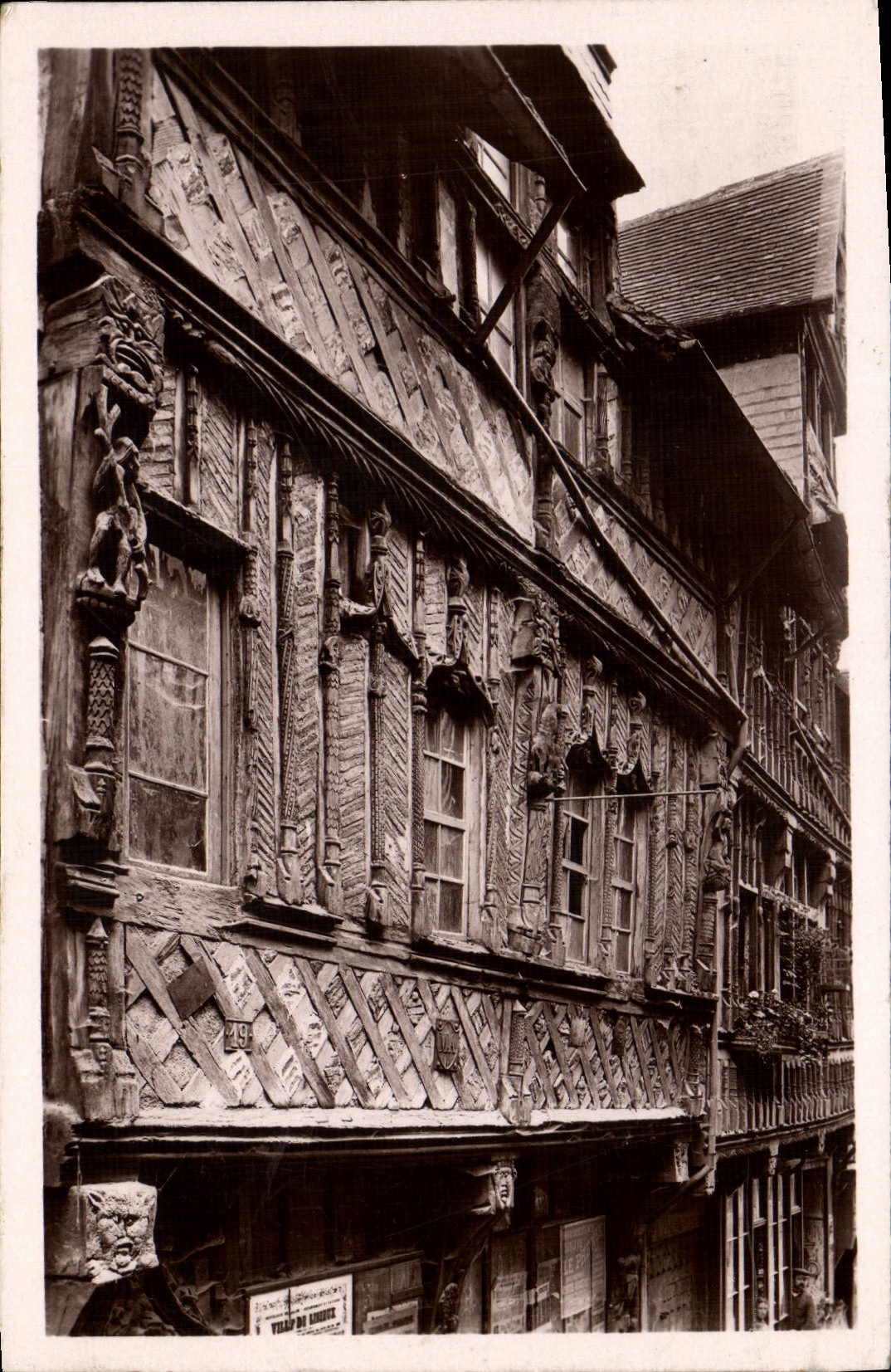 CPA Lisieux maison dite de la Salamandre Rue aux Fevres