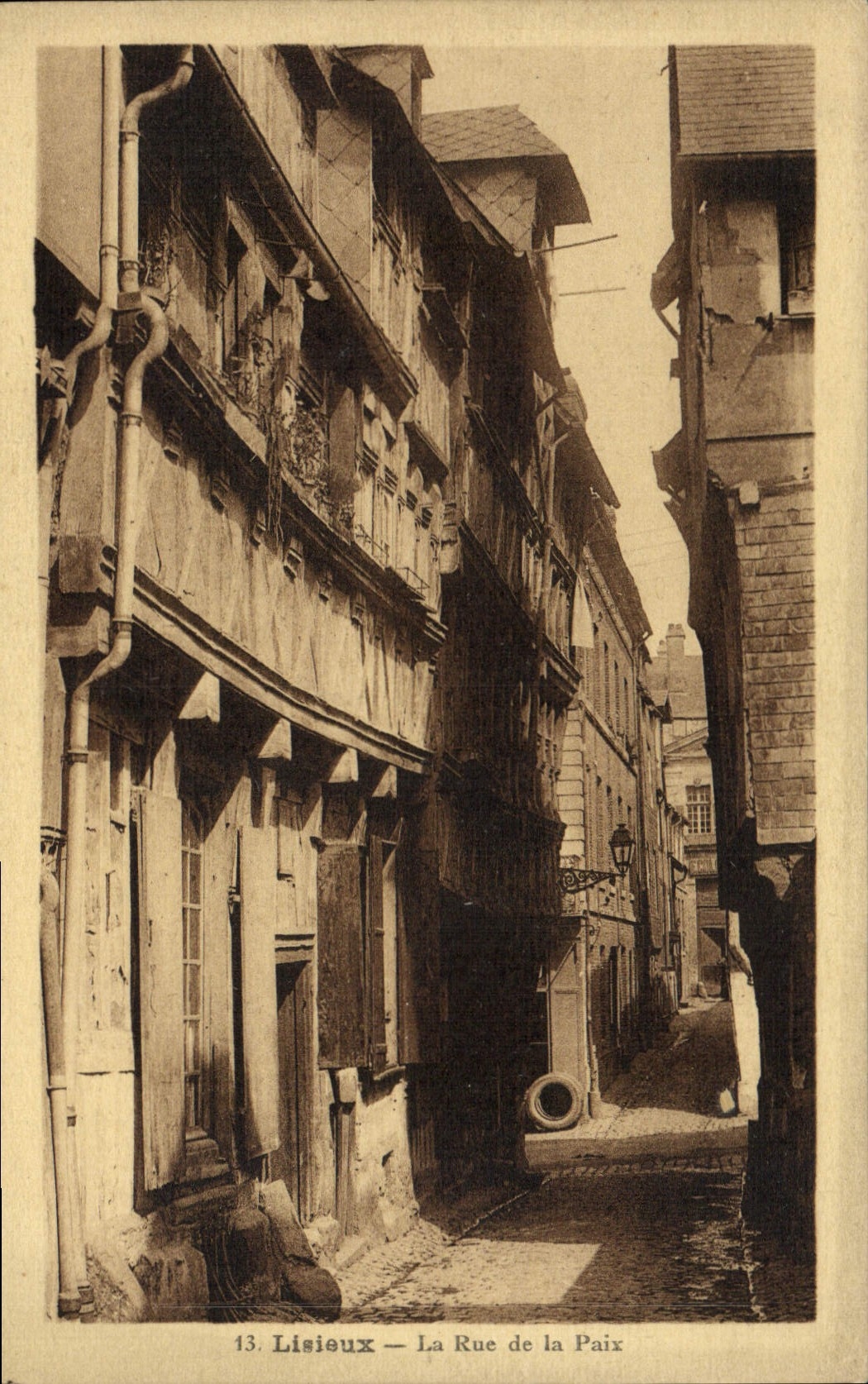 POSTAL Lisieux de la VENDIMIA la calle de la paz