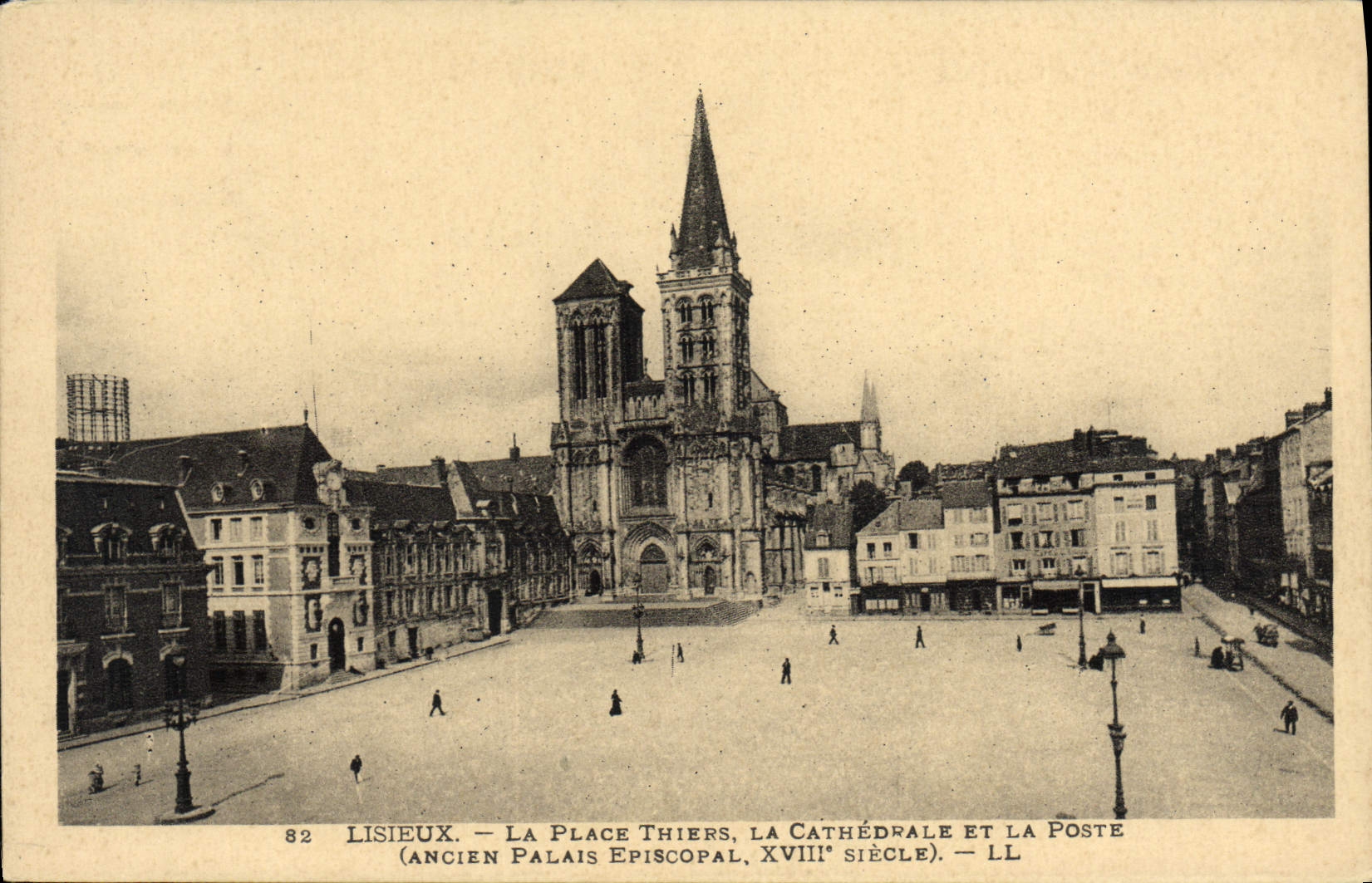CPA Lisieux La Place thiers la cathedrale et la poste Ancien palais episcopal