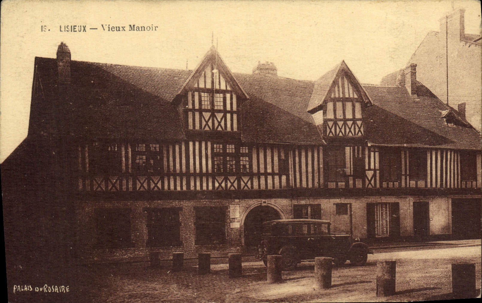 CPA Lisieux Vieux manoir Automobile