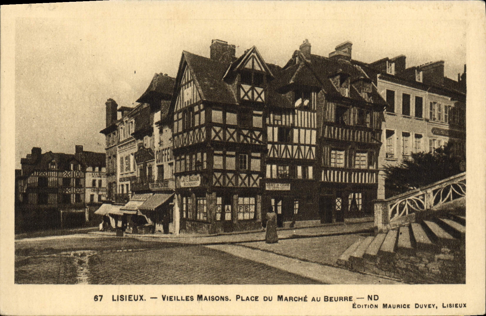 CPA Lisieux vieilles maisons place du marche au beurre