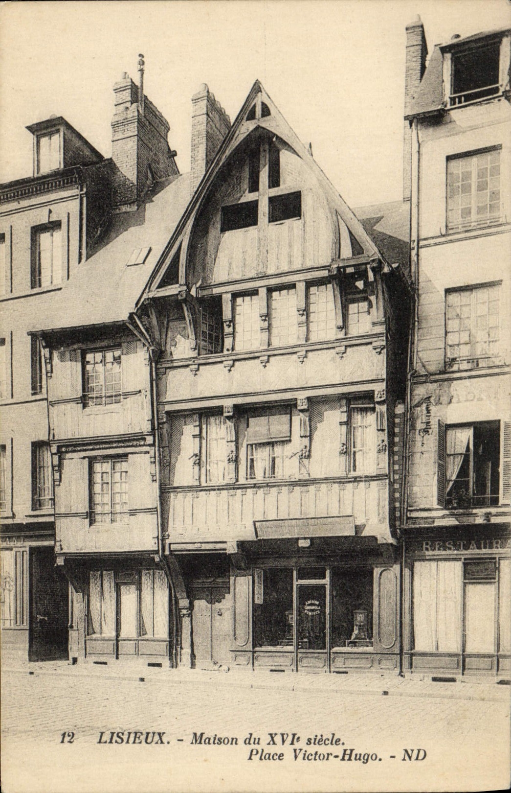CPA Lisieux Maisons place victor hugo