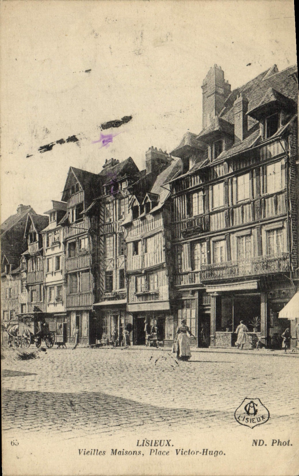 CPA Lisieux Vieilles Maisons place victor hugo