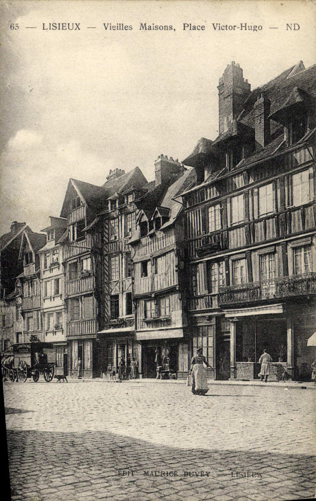 CPA Lisieux Vieilles Maisons place victor hugo