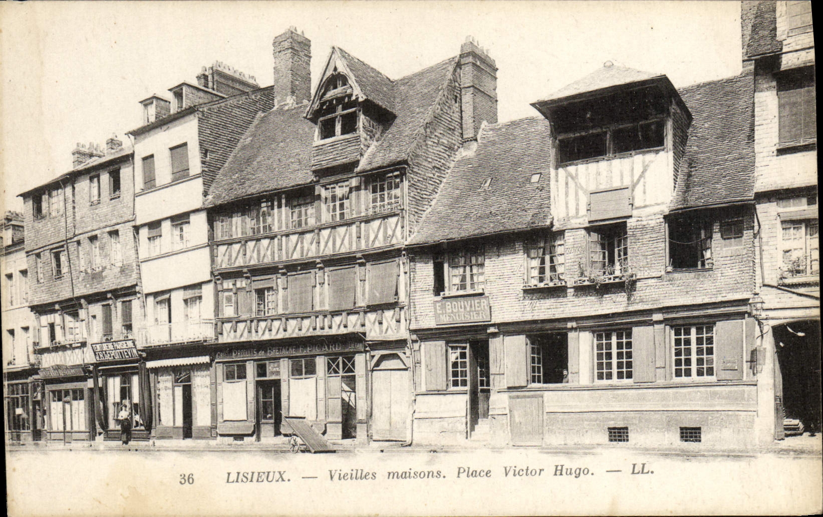CPA Lisieux Maisons place victor hugo