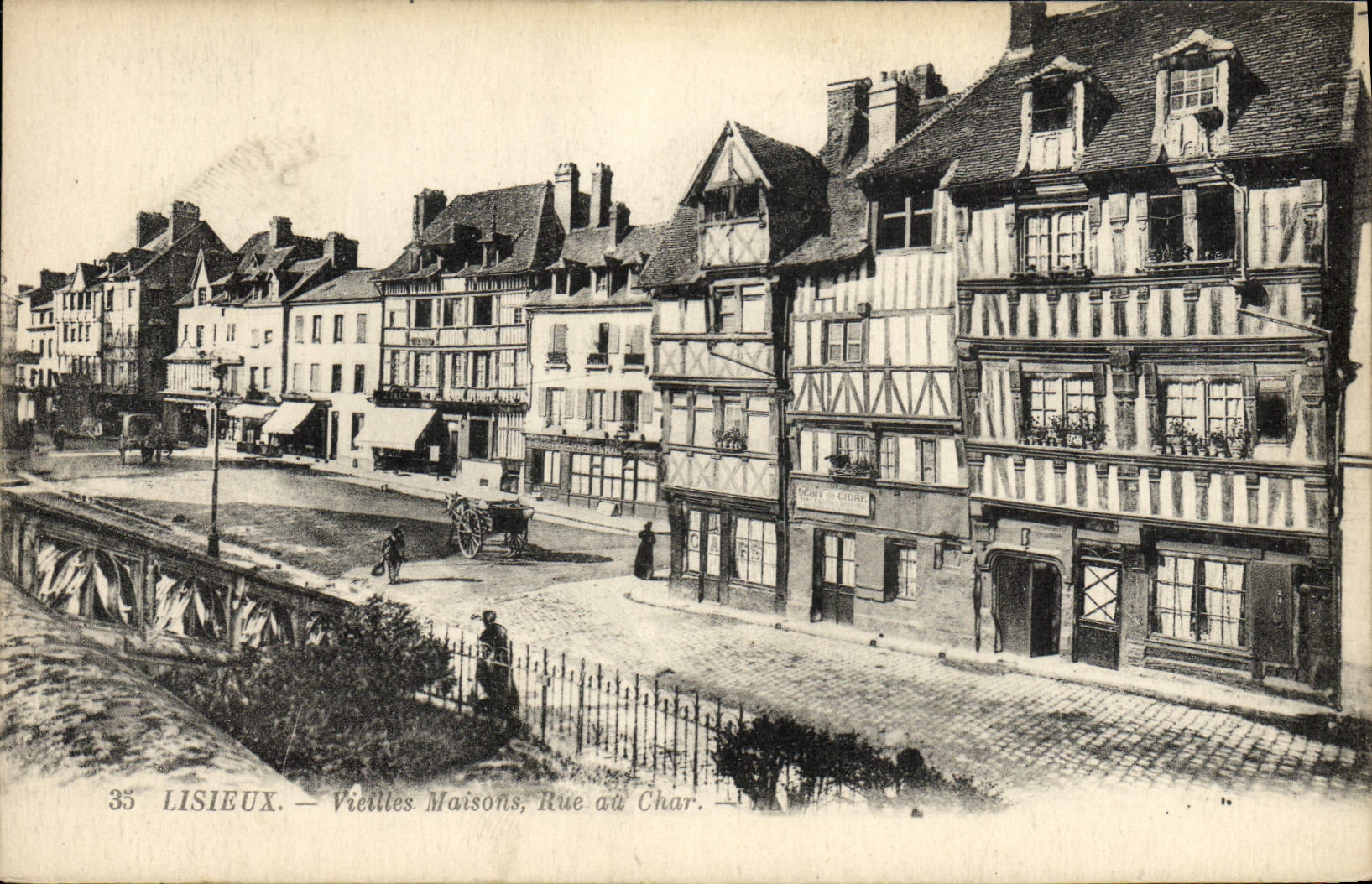 CPA Lisieux vieilles maisons rue au Char