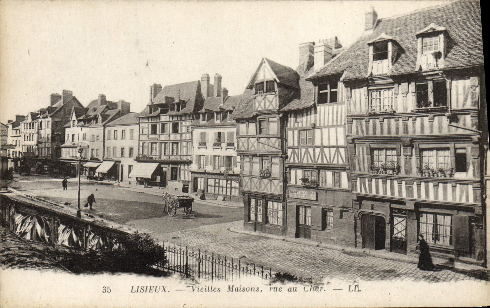 CPA Lisieux vieilles maisons rue au Char