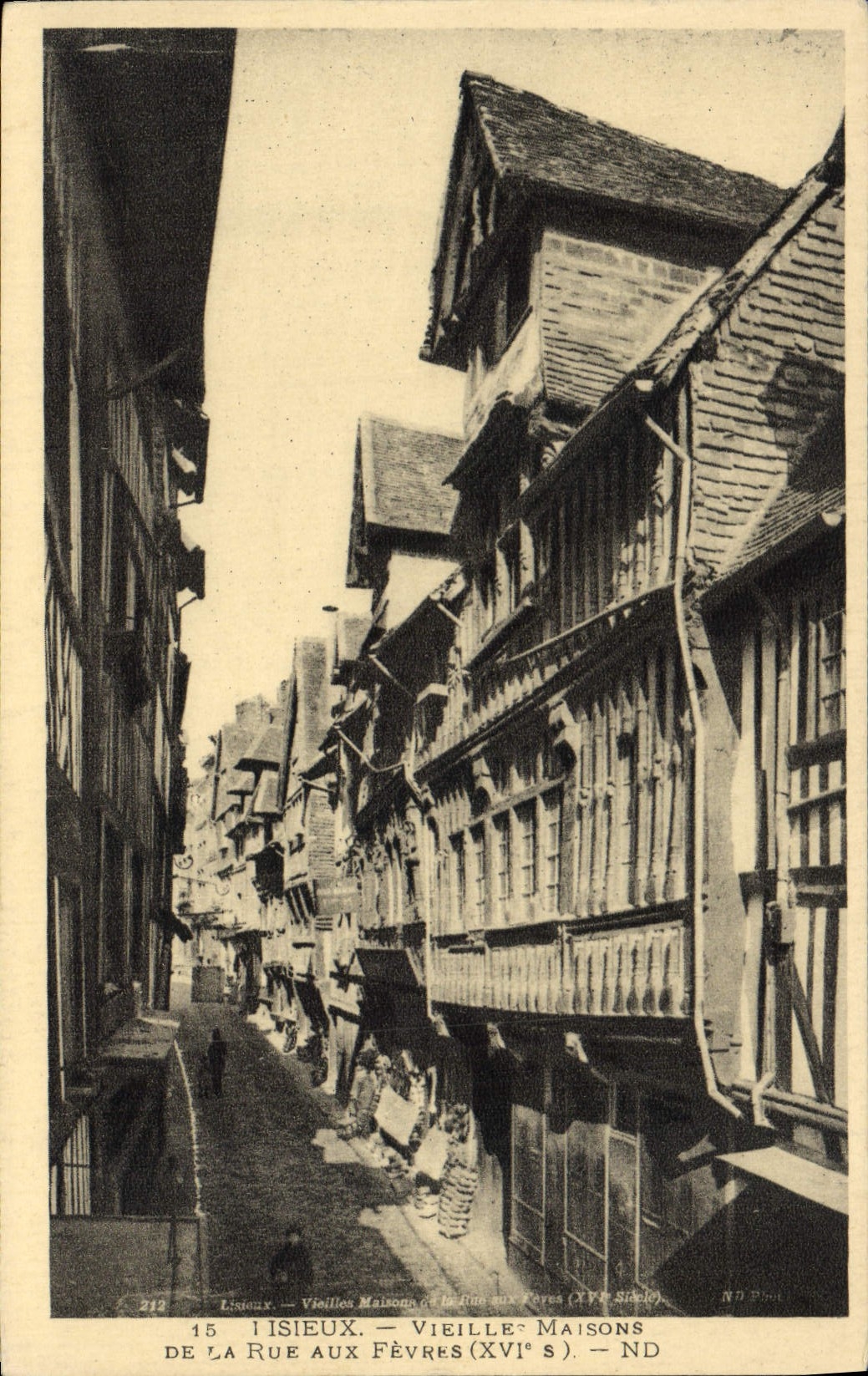 CPA Lisieux vieilles maisons de la rue aux Fevres