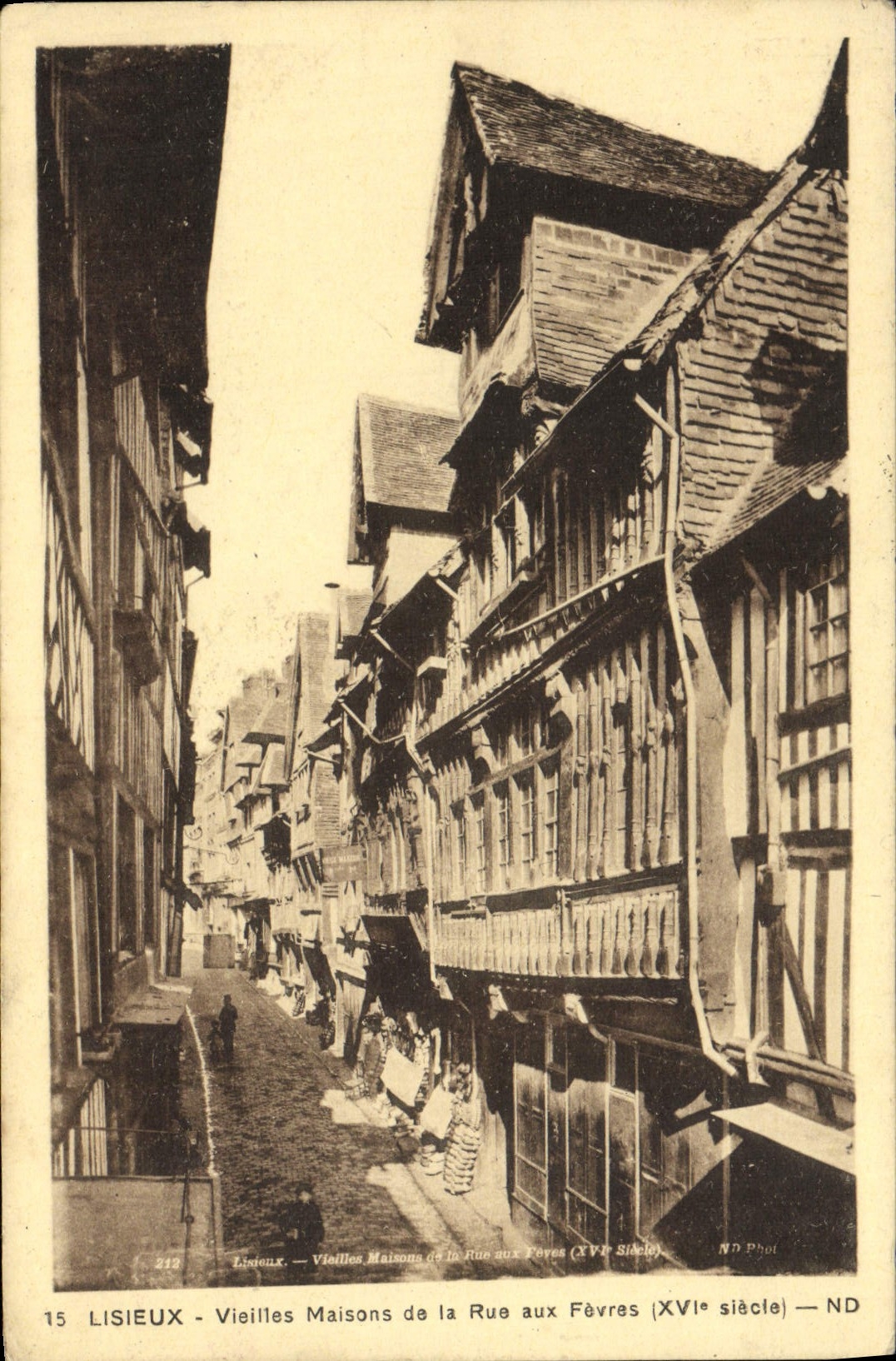 CPA Lisieux vieilles maisons de la rue aux Fevres
