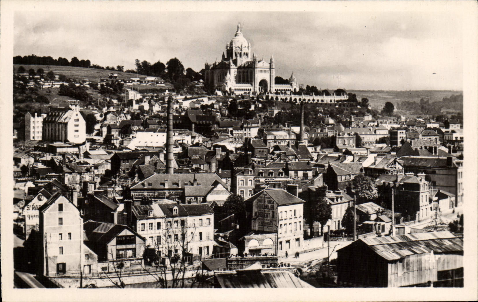 POSTAL MODERNA opinión de Lisieux hacia la basílica