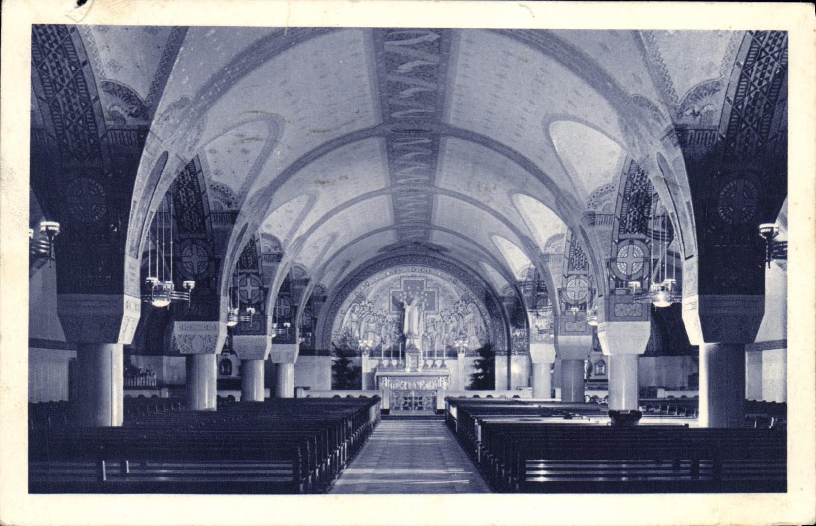 CPA La basilique De Lisieux La crypte vue generale