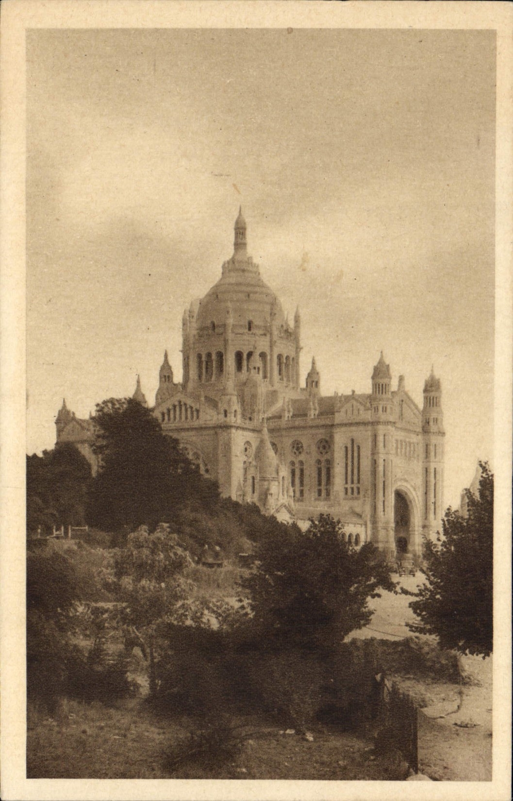 CPA Lisieux La Basilique