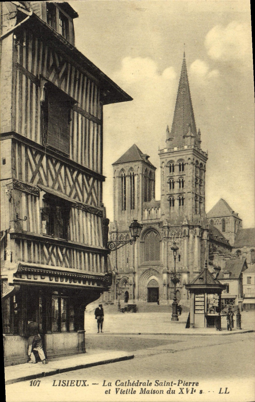 CPA Lisieux La cathedrale saint pierre