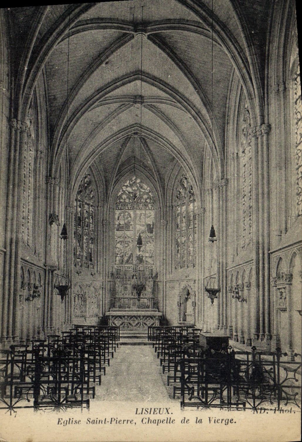 El santo de Lisieux Eglise de la POSTAL de la VENDIMIA afila con piedra la cámara acorazada de la virgen