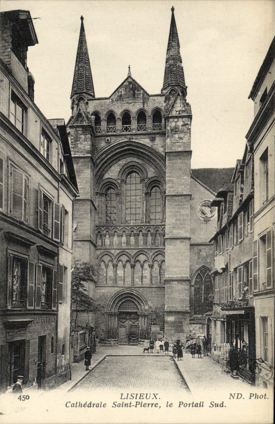 El santo de Lisieux Cathedrale de la POSTAL de la VENDIMIA afila con piedra la puerta