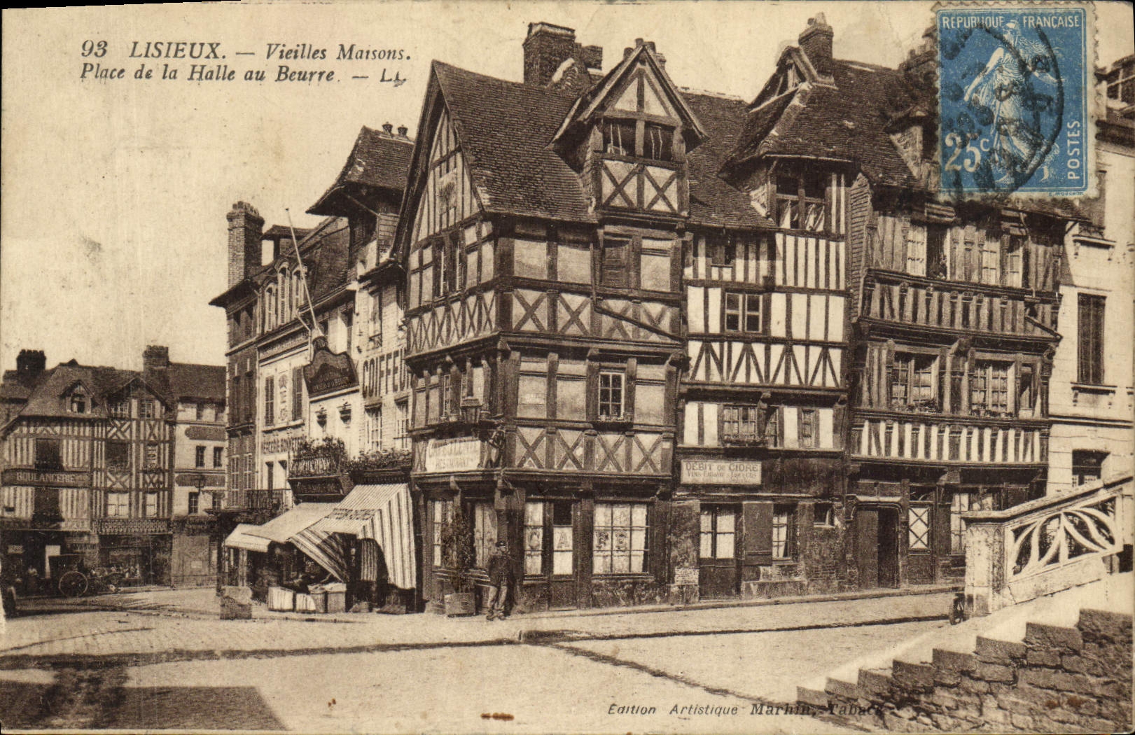 CPA Lisieux Vieilles Maisons place de la halle au beurre