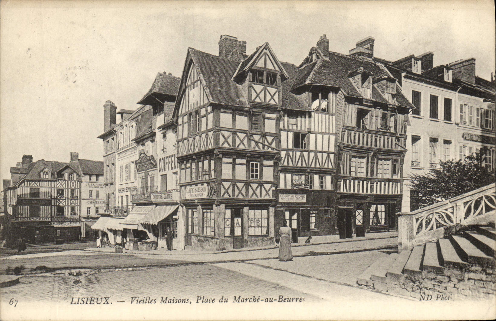 CPA Lisieux vieilles maisons place du marche au beurre