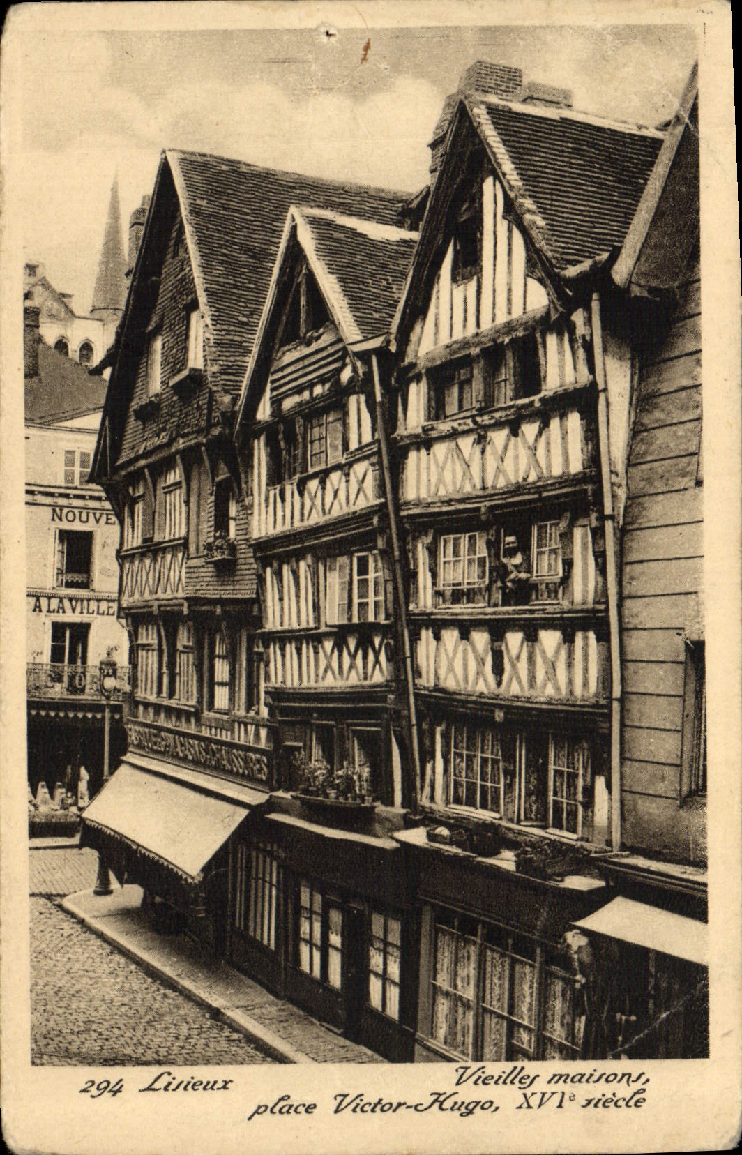 CPA Lisieux Vieilles maisons place victor hugo