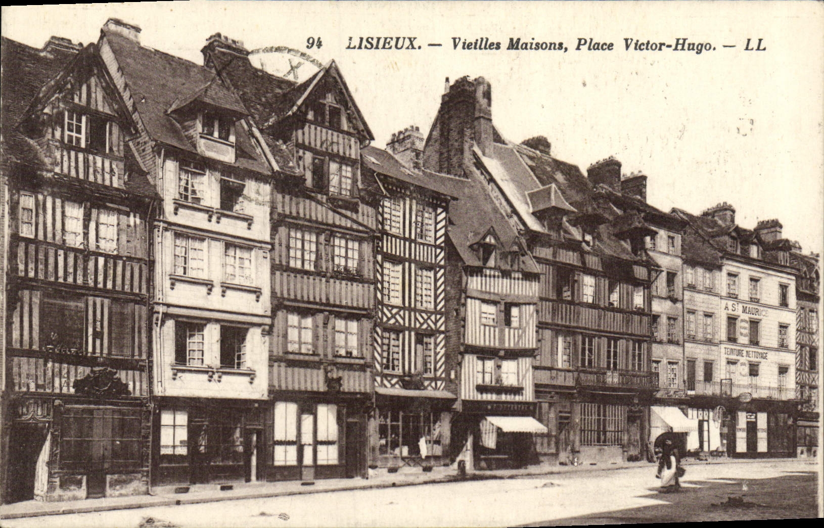 CPA Lisieux Vieilles maisons place victor hugo