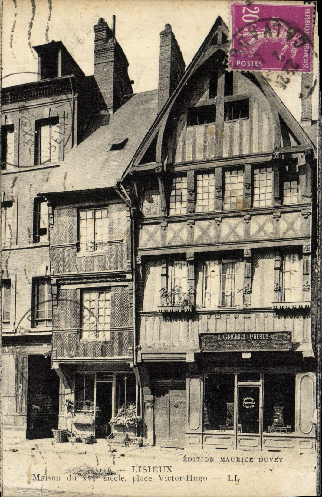 CPA Lisieux Vieilles maisons place victor hugo